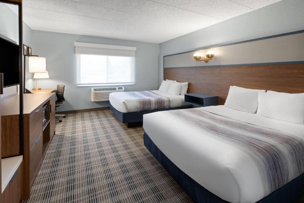 Connecting Room with Two Queen Beds - Non-Smoking interior