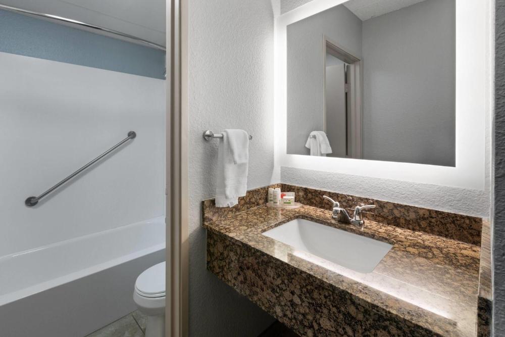 Superior King Studio Suite - Non-Smoking interior