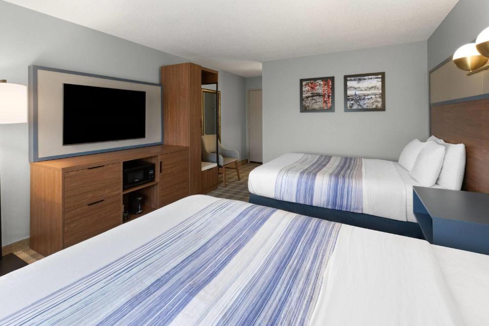 Queen Room with Two Queen Beds - Non-Smoking interior